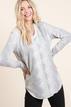 Load image into Gallery viewer, Long Sleeve Snakeskin Print Top