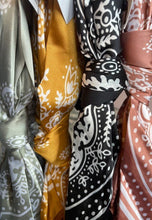 Load image into Gallery viewer, Every Day and Every Way Scarf
