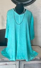 Load image into Gallery viewer, V-Neck 3/4 Sleeve Tunic - Mint
